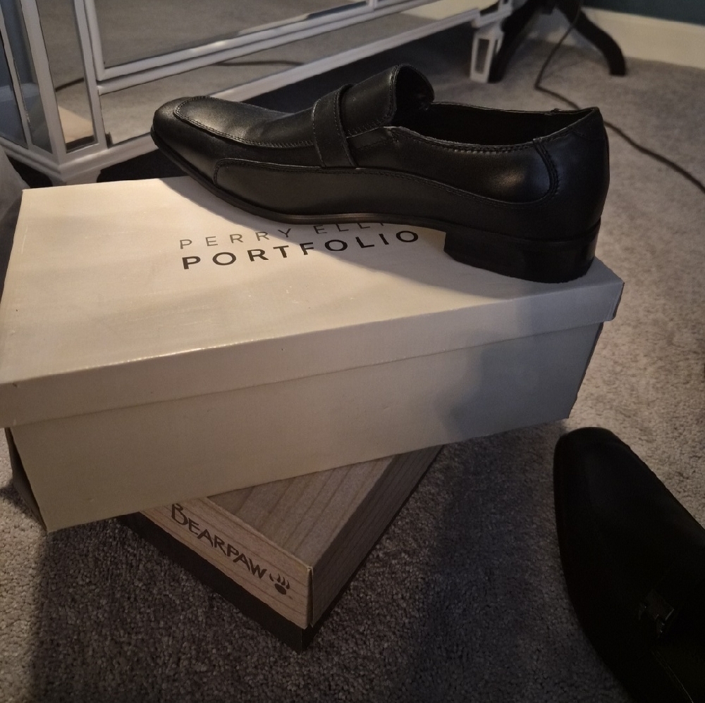 Perry Ellis Black Leather Slip-On Loafers - Picture 4 of 8